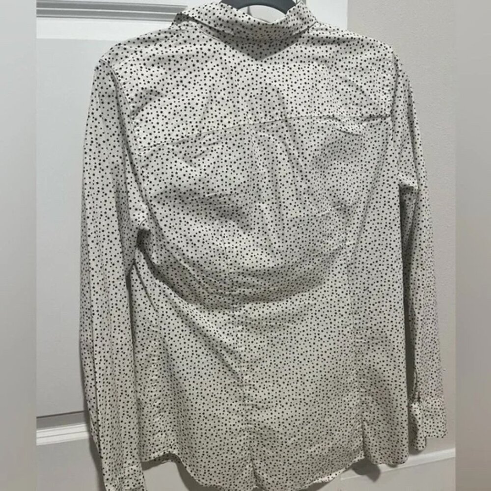 FLASH SALE! 🤍 J. Crew Button Down Shirt! - Picture 5 of 7